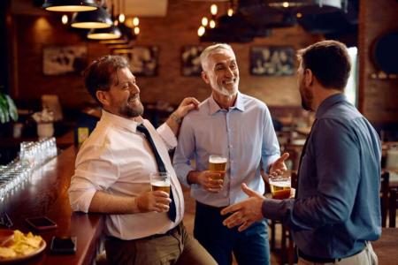 trio in bar